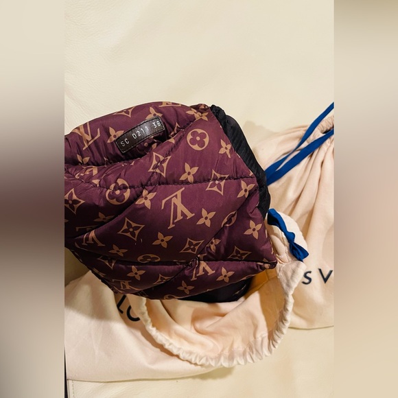 LOUIS VUITTON PILLOW COMFORT HIGH BOOT 1A93ON (Size 8, Color BLK) - Picture 8 of 11